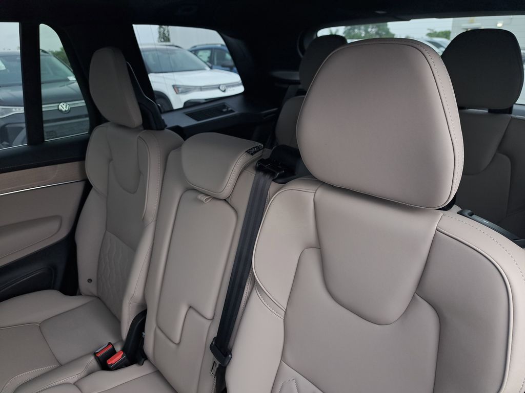 2026 Volvo XC90 Plus - Photo 12