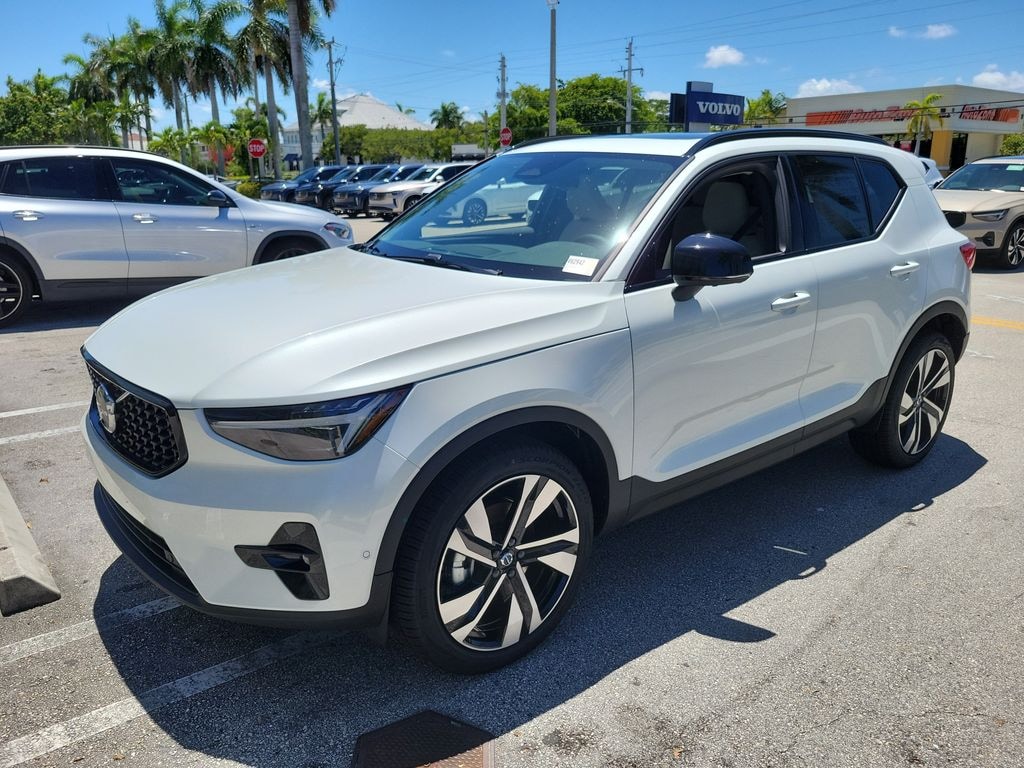 New 2026 Volvo XC40 B5 Ultra SUV
