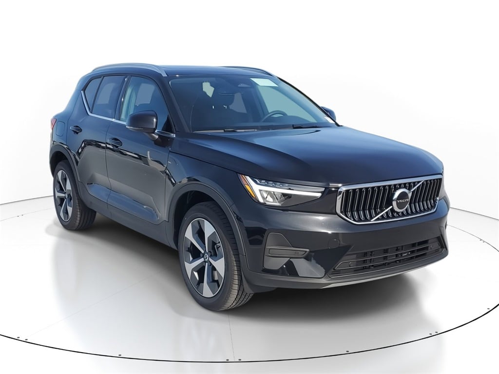 2025 Volvo XC40 Core