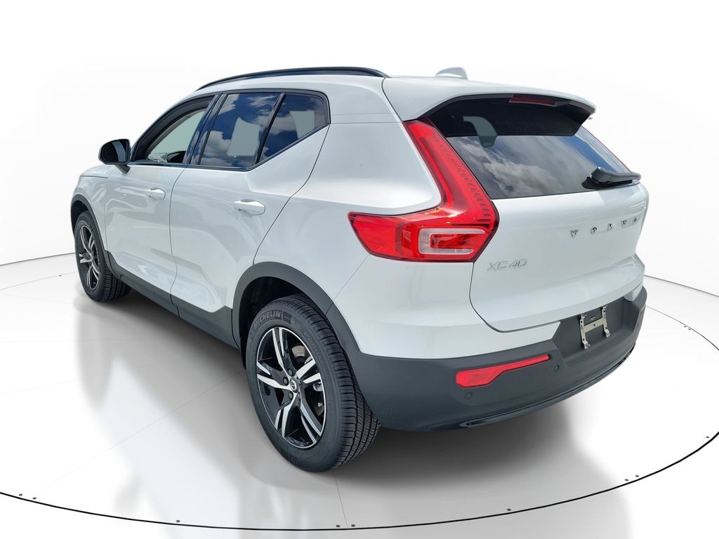 New 2026 Volvo XC40 B5 Core SUV