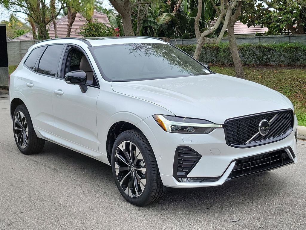 2026 Volvo XC60 B5 Plus Dark AWD's photo