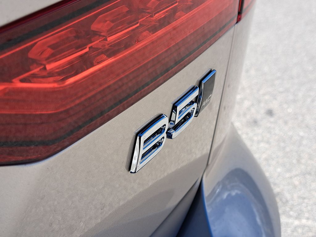 2026 Volvo V60 Cross Country Plus - Photo 6