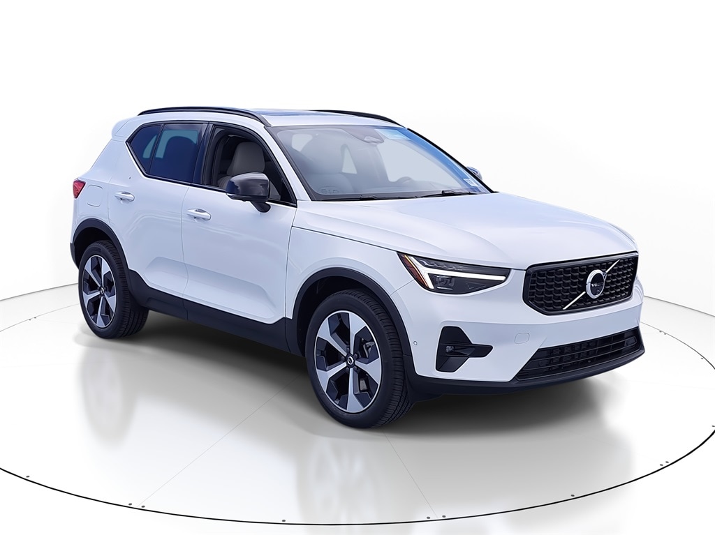 2026 Volvo XC40 Plus's photo