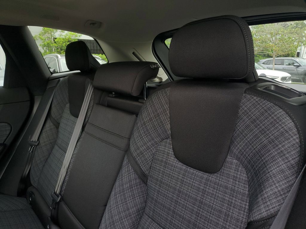 2025 Volvo XC60 Core - Photo 11