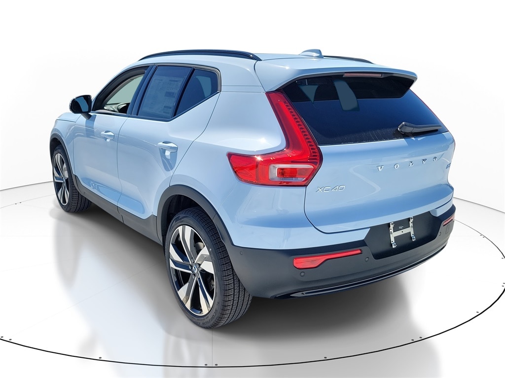 New 2026 Volvo XC40 B5 Ultra SUV