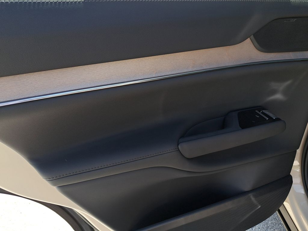 2025 Volvo EX90 Plus - Photo 9
