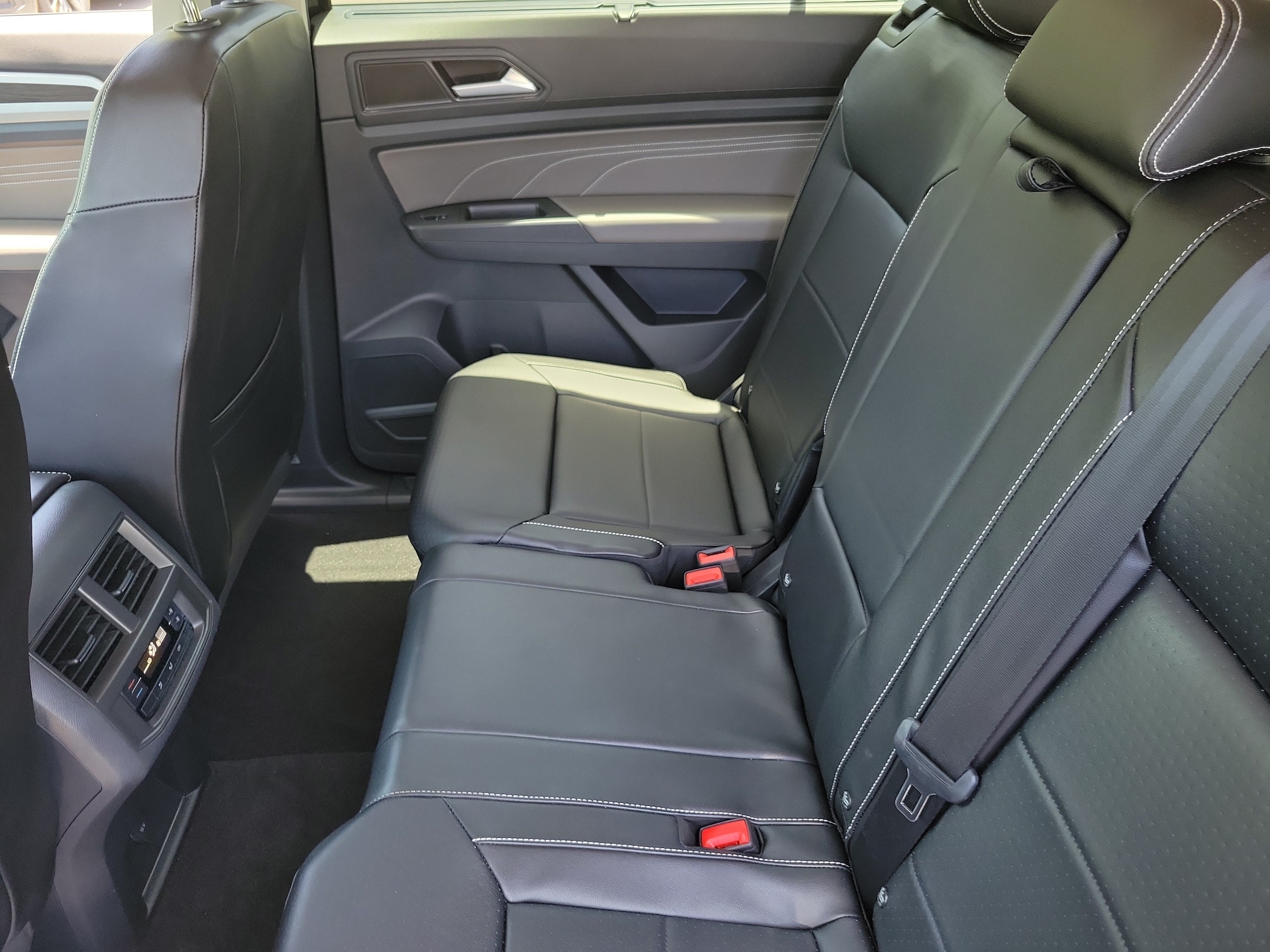 2022 Volkswagen Atlas SE - Photo 11