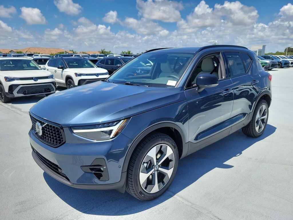 New 2026 Volvo XC40 B4 Plus SUV