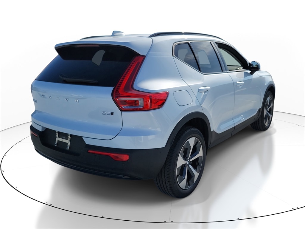 New 2026 Volvo XC40 B5 Plus SUV