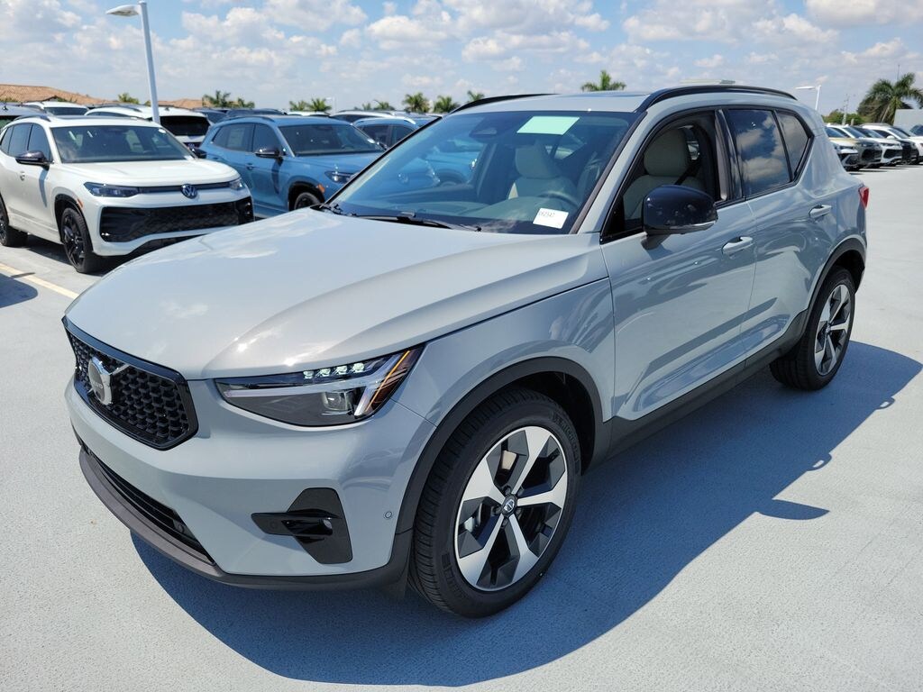 New 2026 Volvo XC40 B5 Plus SUV