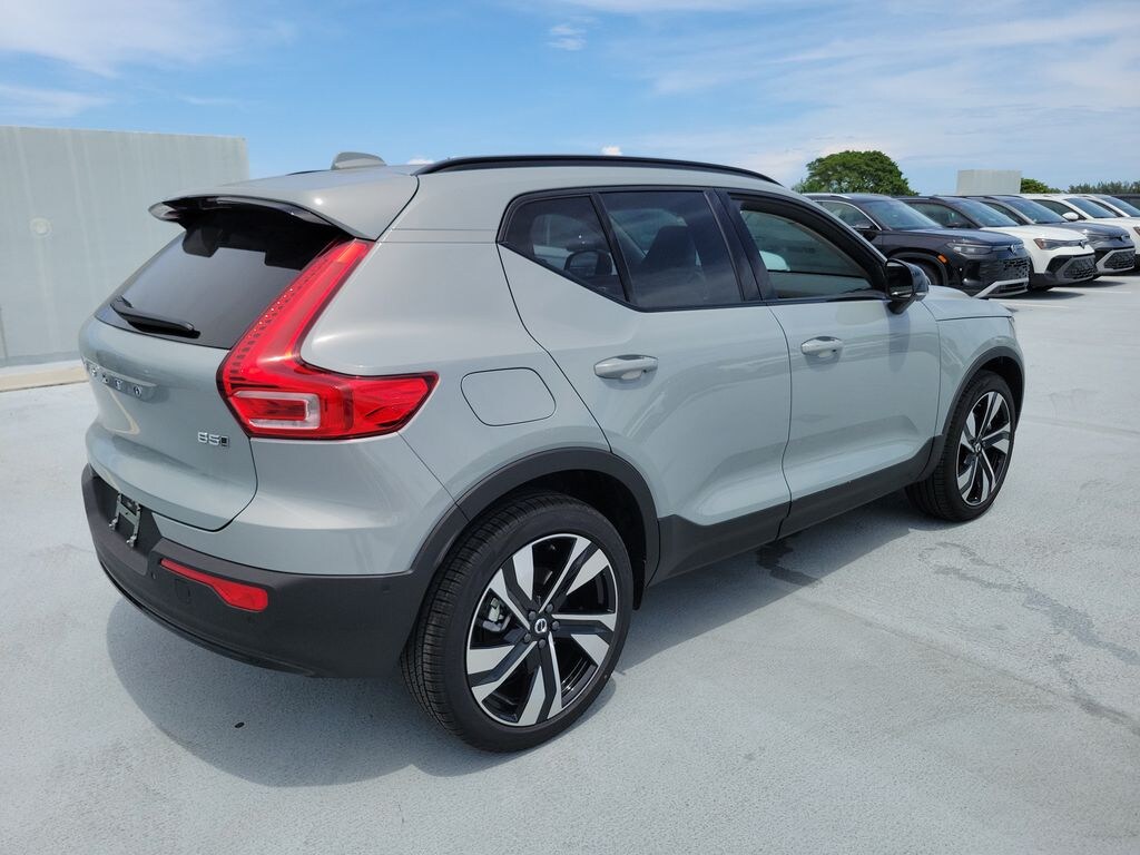 New 2026 Volvo XC40 B5 Ultra SUV