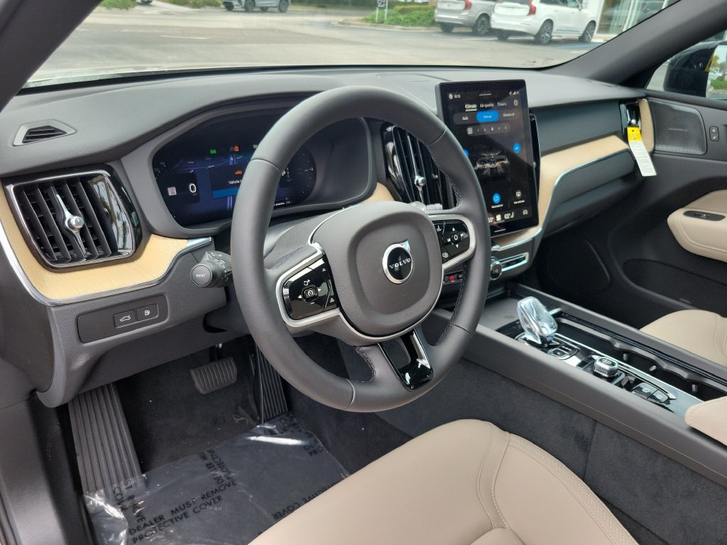 2026 Volvo XC60 Plus - Photo 14