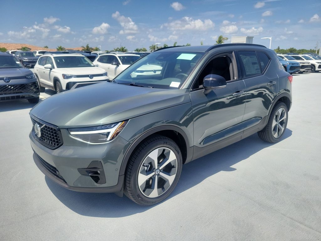 New 2026 Volvo XC40 B4 Plus SUV