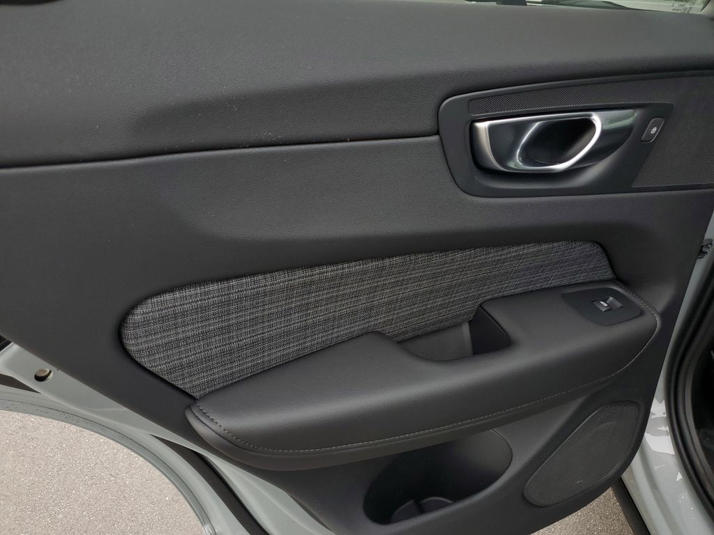 2025 Volvo XC60 Core - Photo 10
