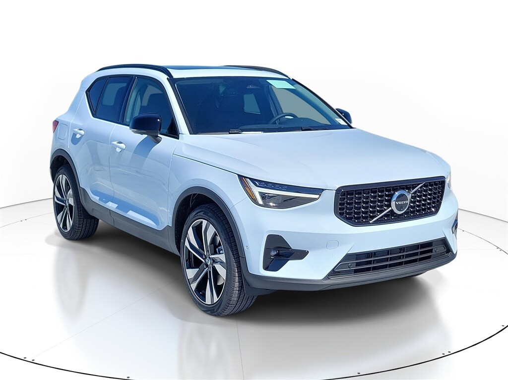 New 2026 Volvo XC40 B5 Ultra SUV