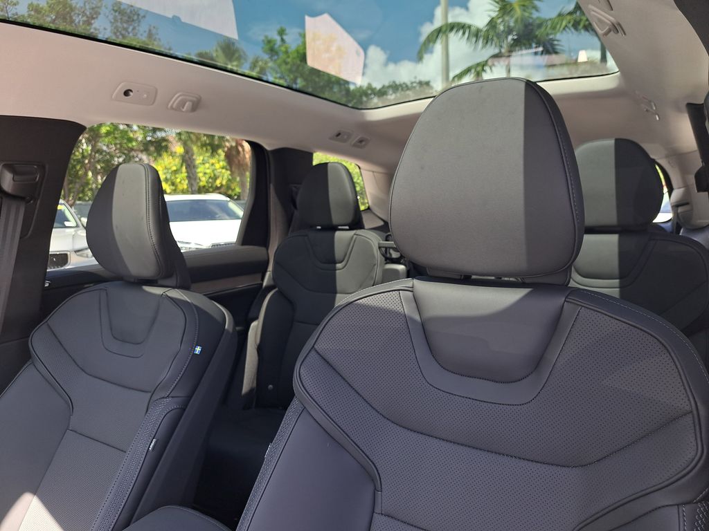 2025 Volvo EX90 Plus - Photo 20