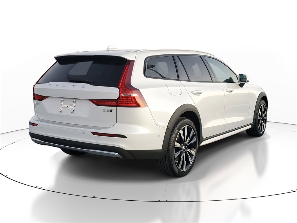New 2026 Volvo V60 Cross Country B5 Ultra Wagon