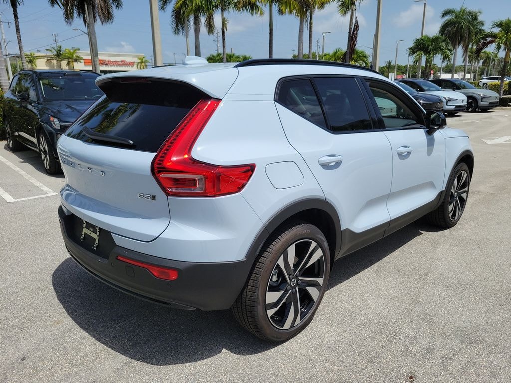 New 2026 Volvo XC40 B5 Ultra SUV