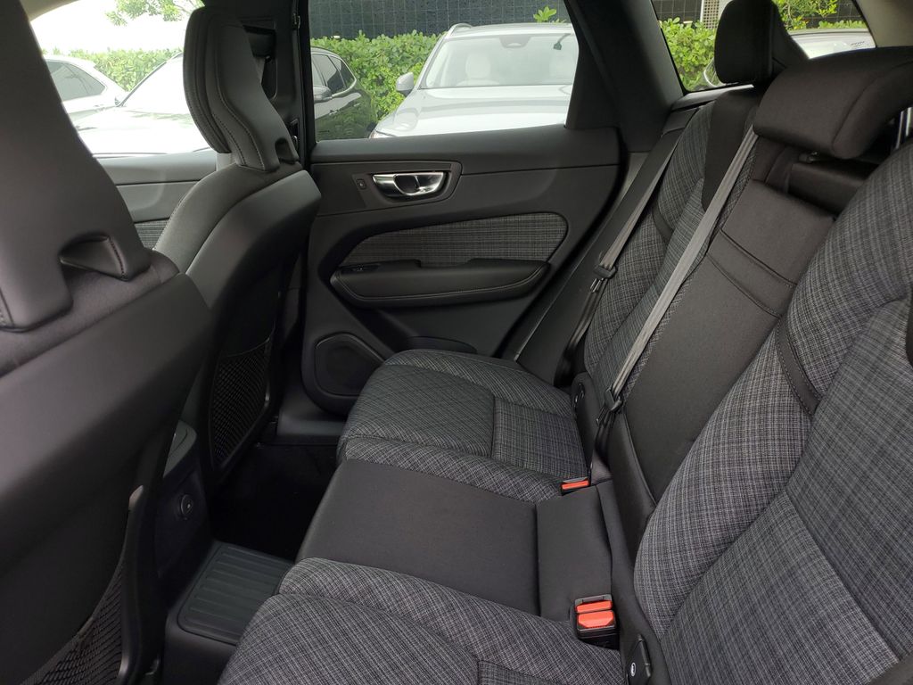 2025 Volvo XC60 Core - Photo 12