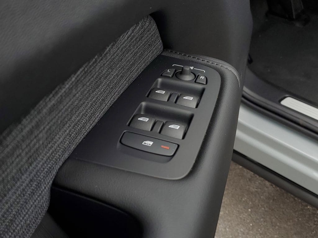 2025 Volvo XC60 Core - Photo 19