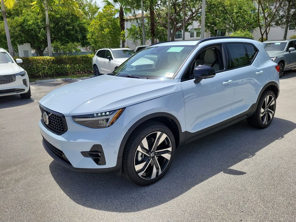 New 2026 Volvo XC40 B5 Ultra SUV
