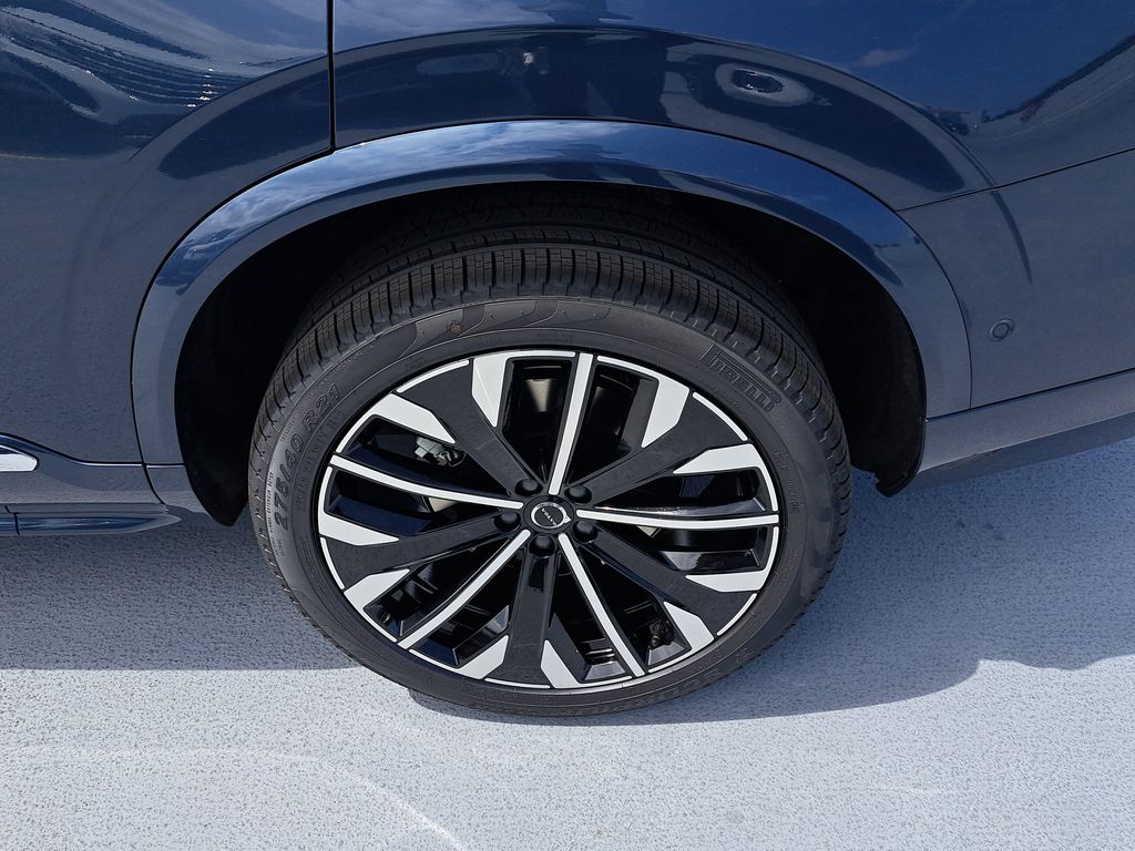 2026 Volvo XC90 Plus - Photo 7
