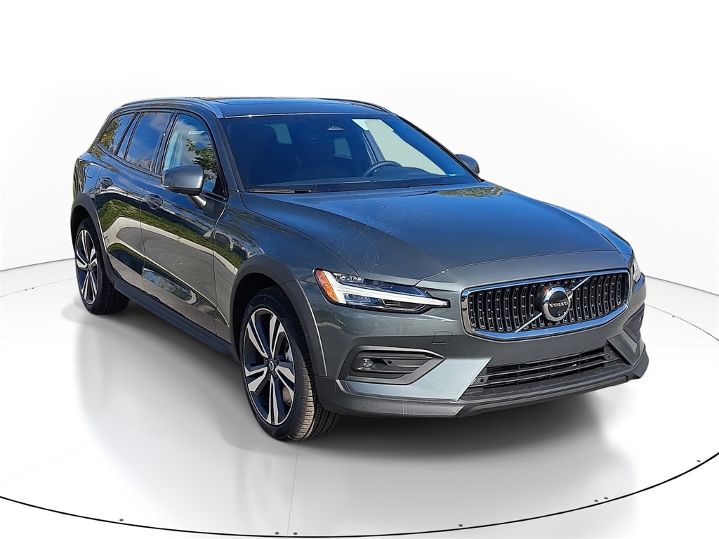 2026 Volvo V60 Cross Country Plus's photo
