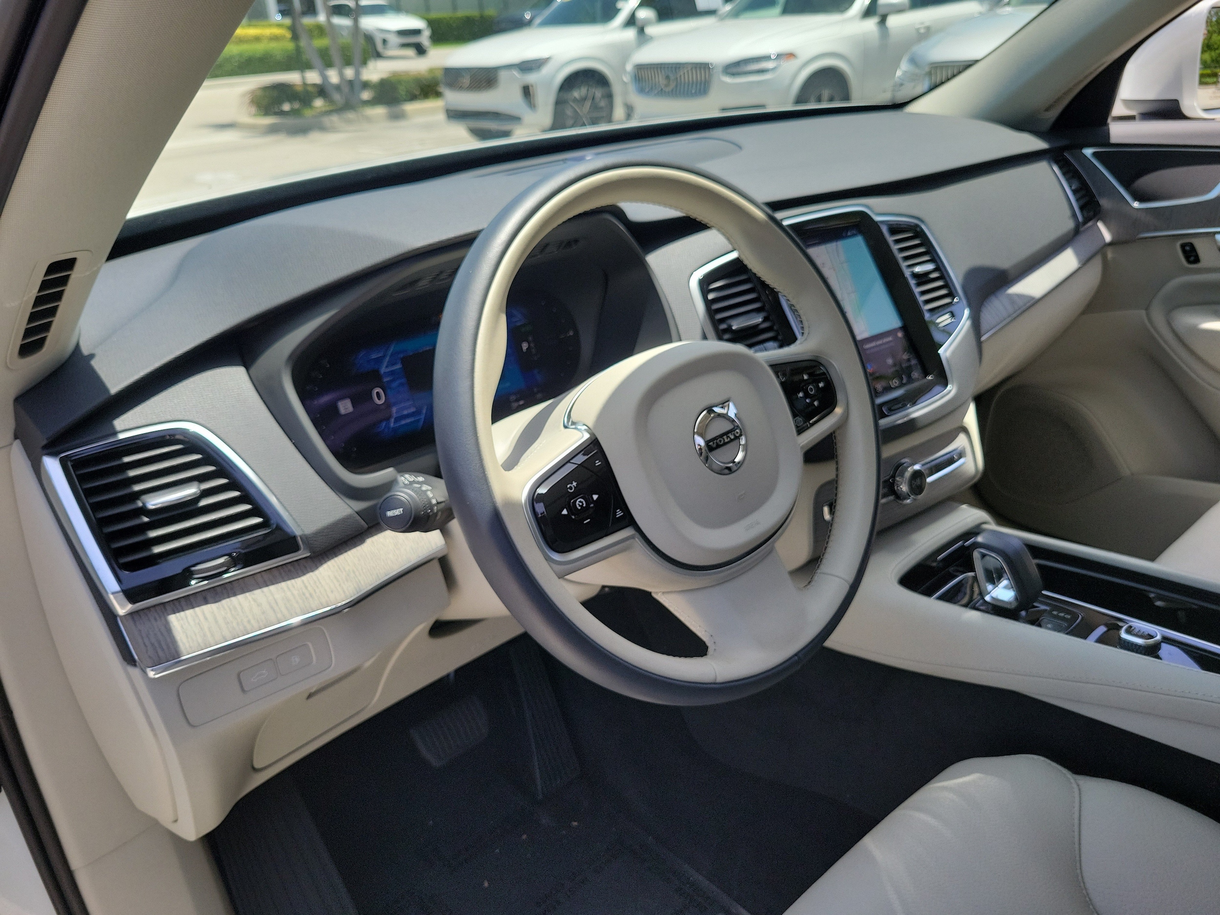 2025 Volvo XC90 Plus - Photo 20