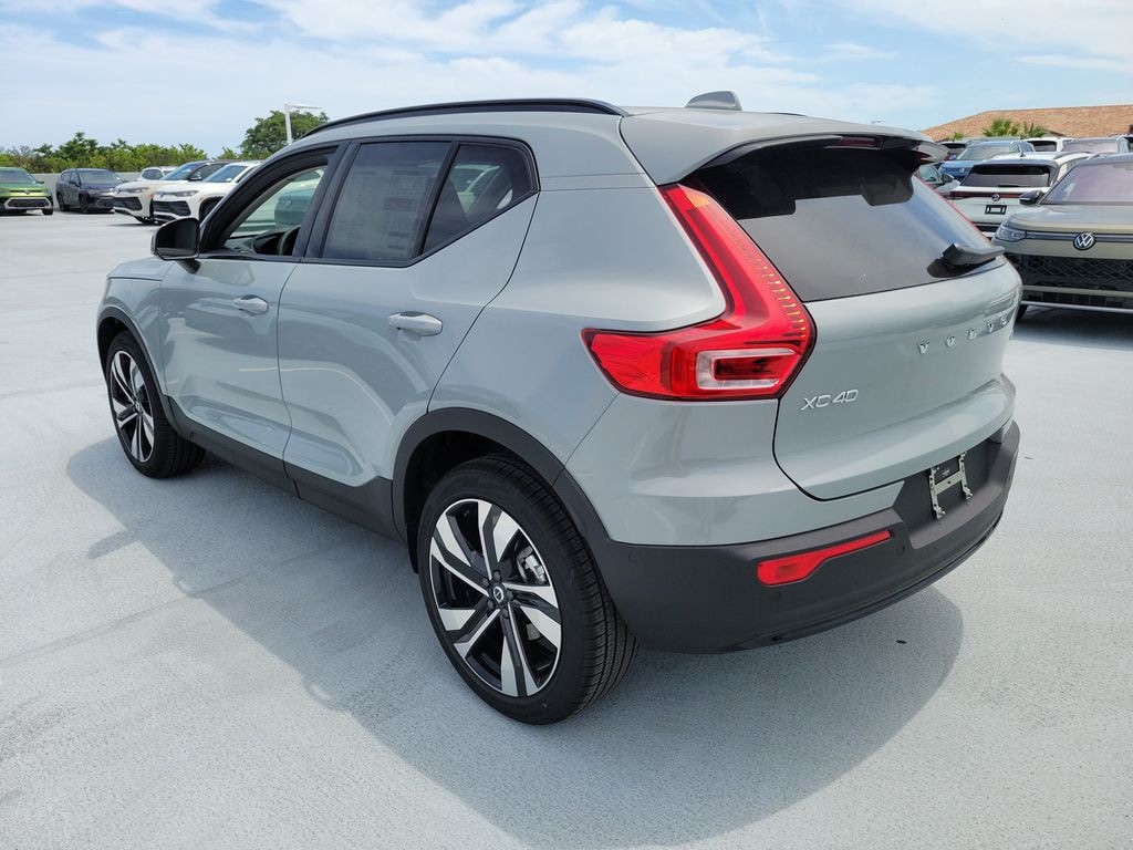 New 2026 Volvo XC40 B5 Ultra SUV