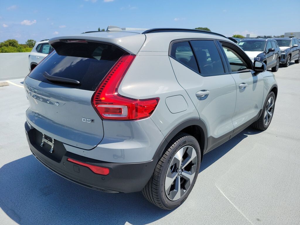 New 2026 Volvo XC40 B5 Plus SUV