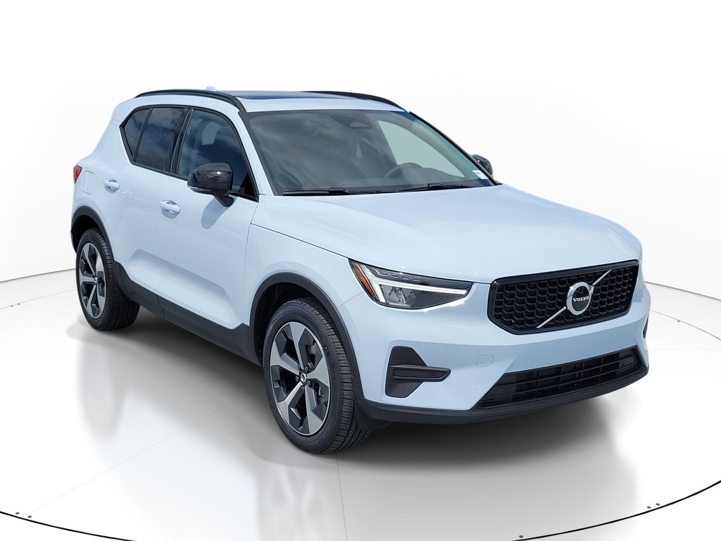 2026 Volvo XC40 B5 Core Dark AWD's photo
