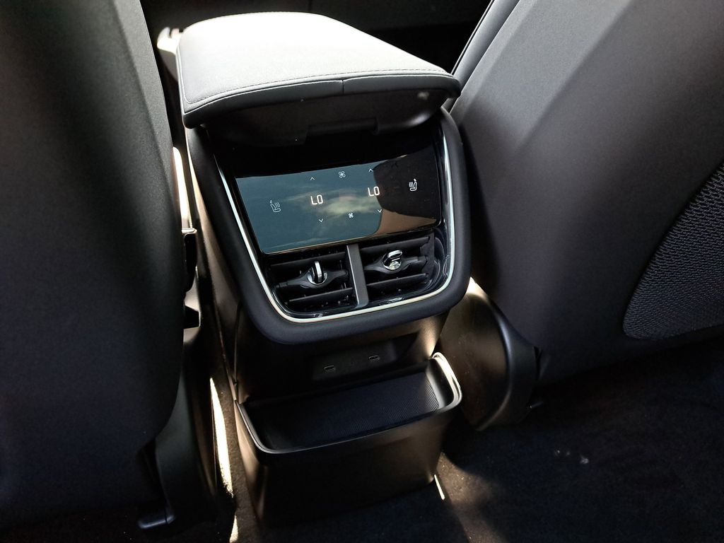 2025 Volvo EX90 Plus - Photo 14