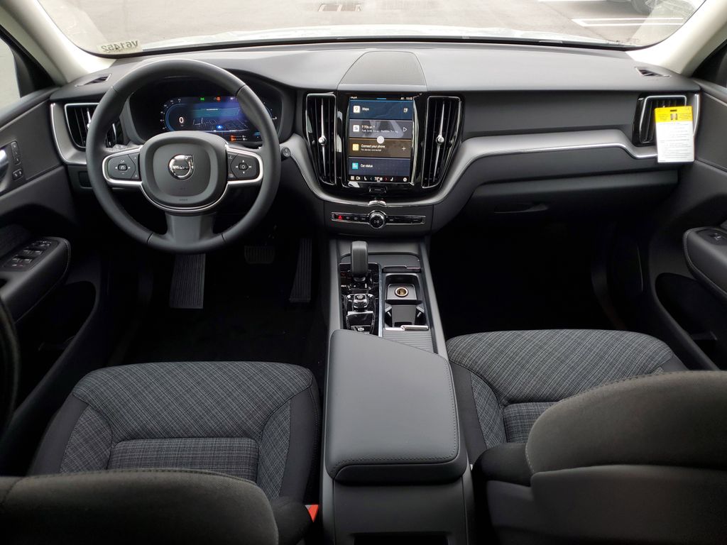 2025 Volvo XC60 Core - Photo 17