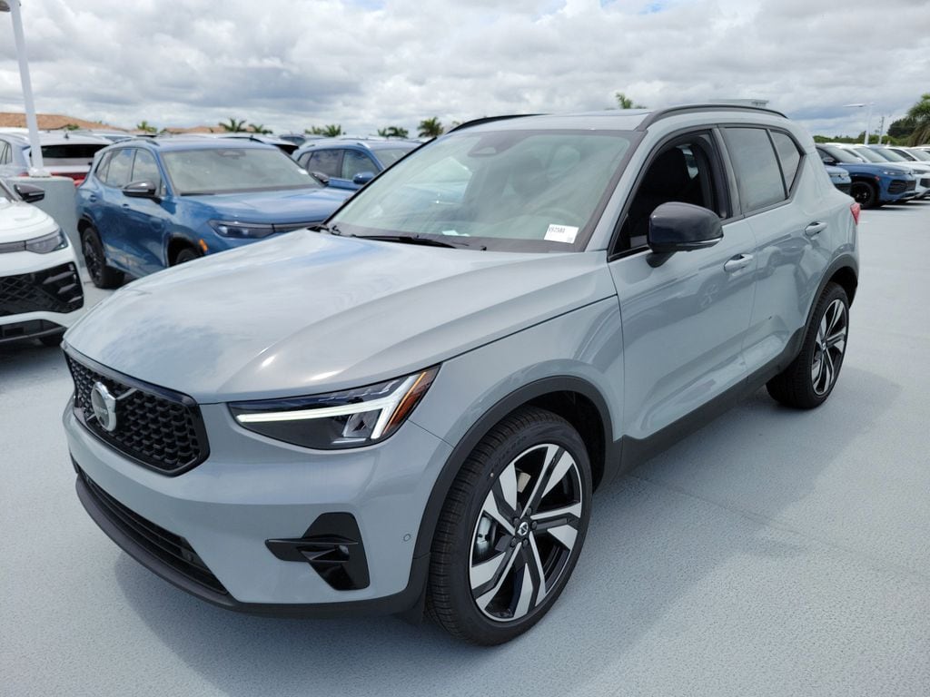 New 2026 Volvo XC40 B5 Plus SUV
