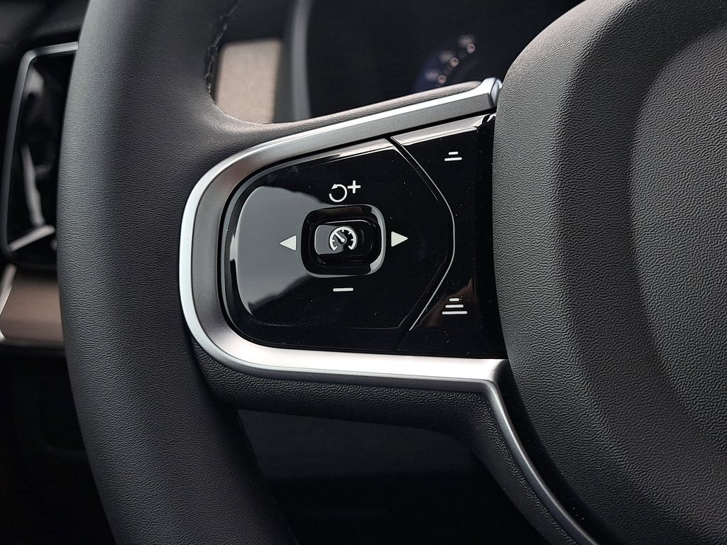 2026 Volvo XC90 Plus - Photo 25