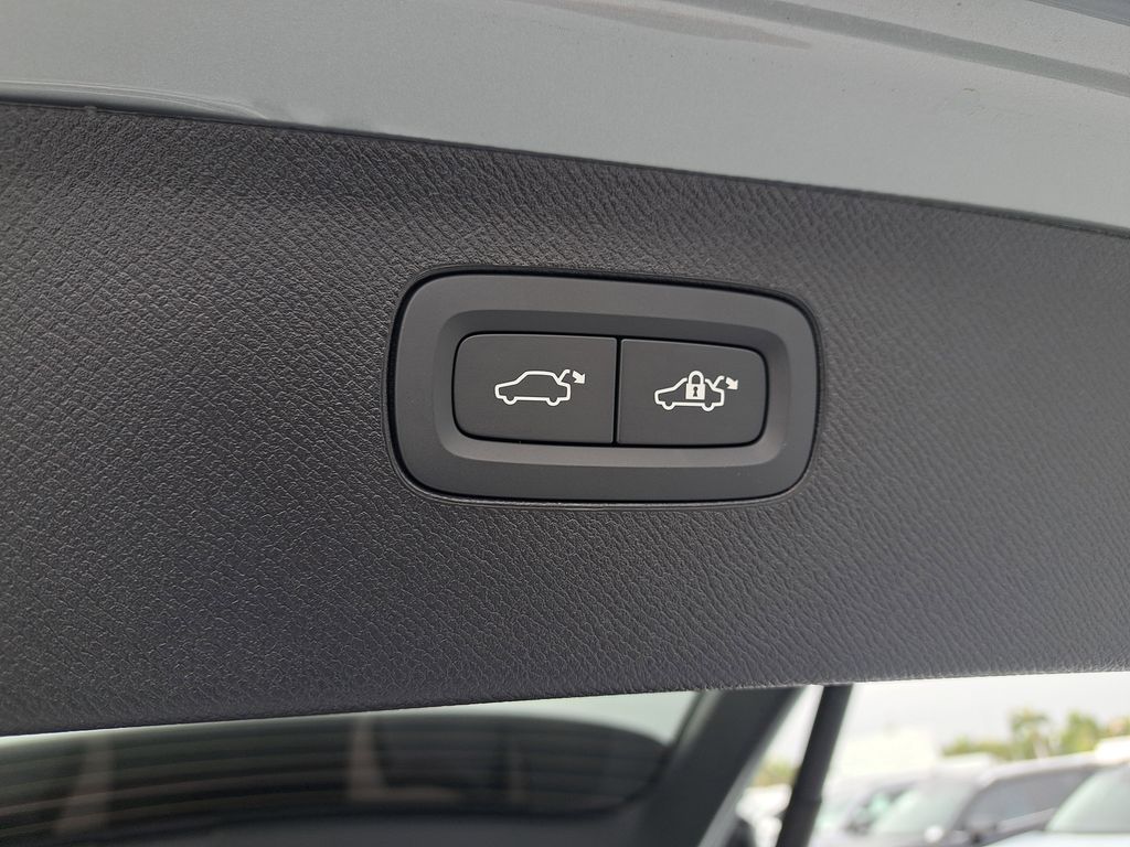 2026 Volvo XC90 Plus - Photo 9