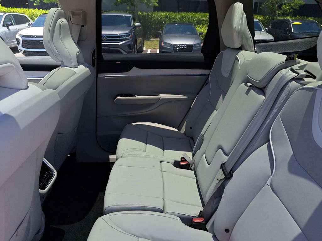 2025 Volvo EX90 Ultra - Photo 11