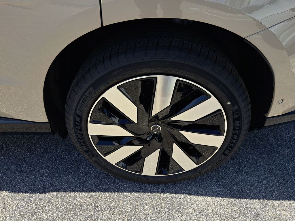2025 Volvo EX90 Plus - Photo 8