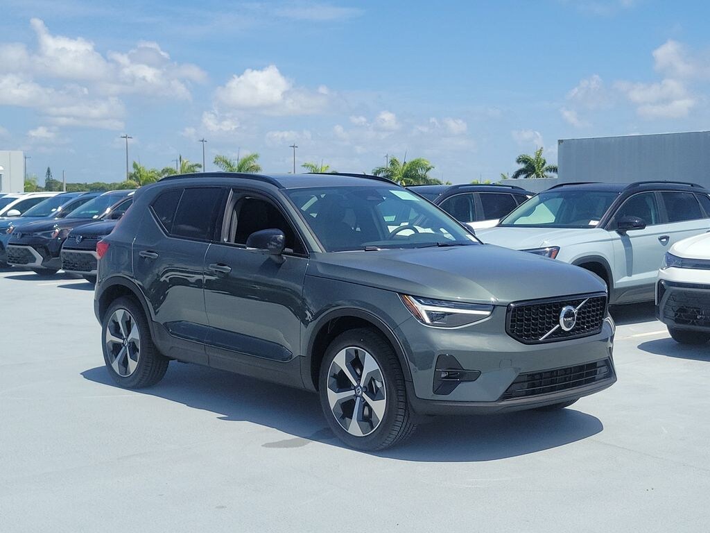 New 2026 Volvo XC40 B4 Plus SUV