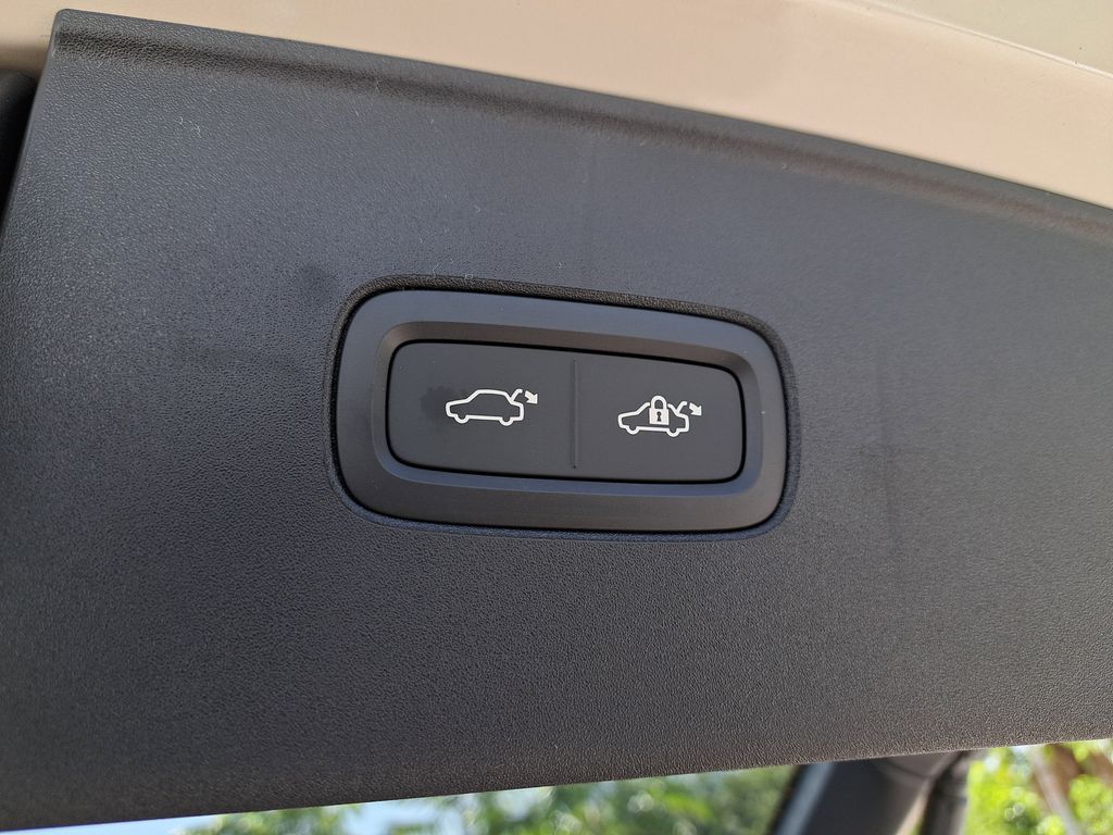 2025 Volvo EX90 Plus - Photo 7