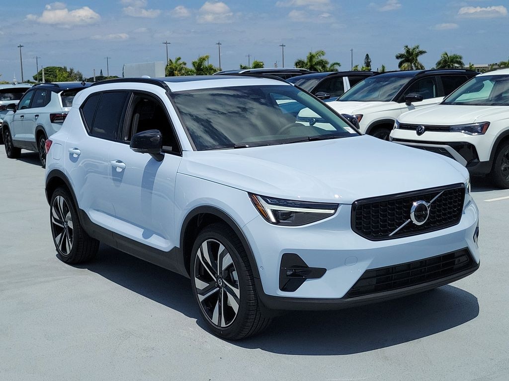 New 2026 Volvo XC40 B5 Plus SUV
