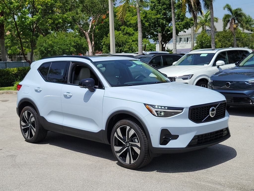 New 2026 Volvo XC40 B5 Ultra SUV