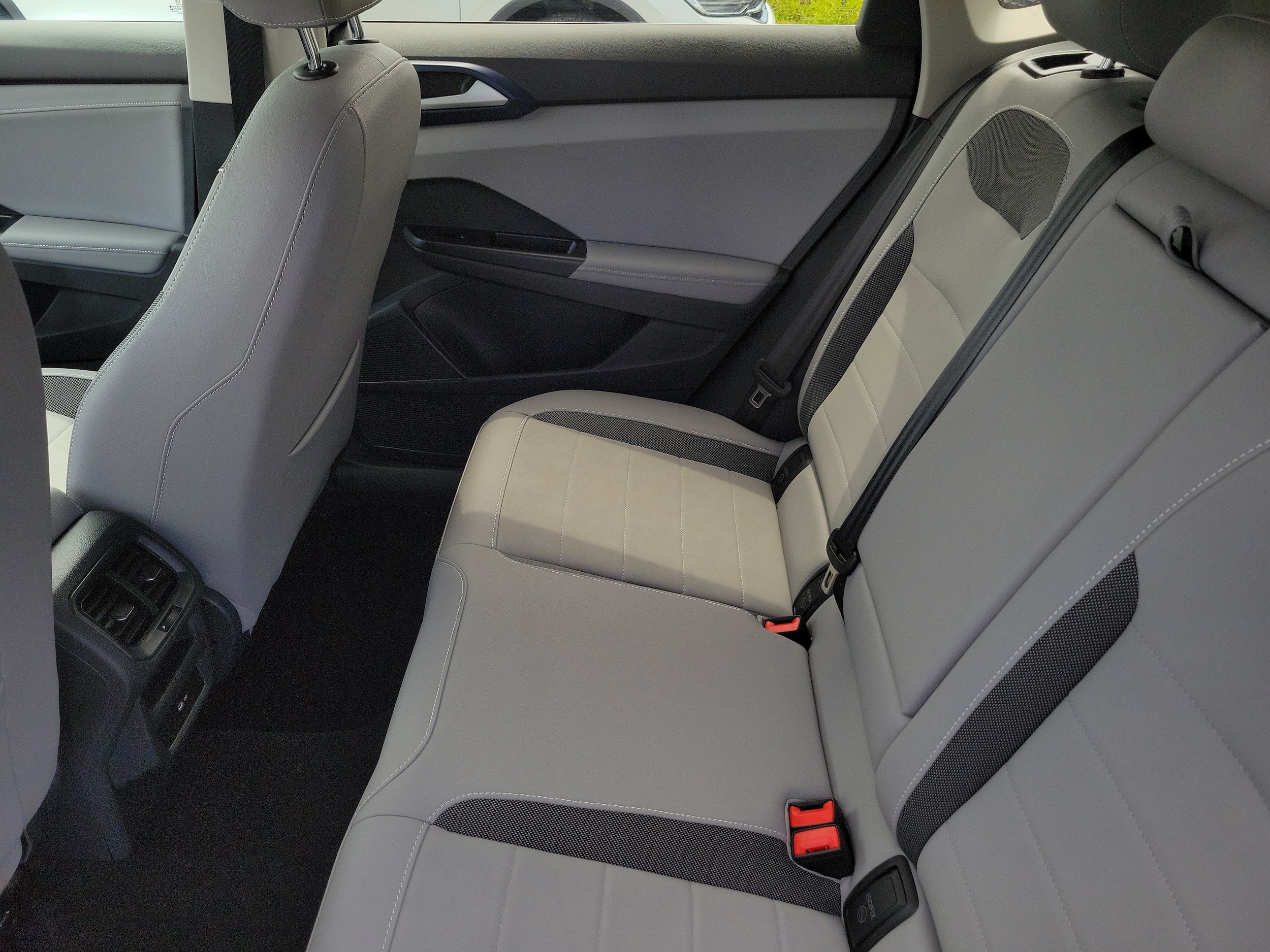 2024 Volkswagen Taos SE - Photo 11