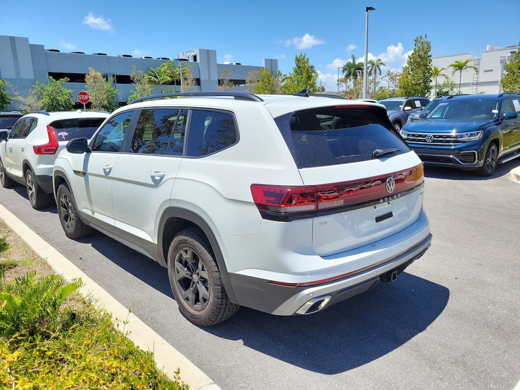 Used 2024 Volkswagen Atlas 2.0T Peak Edition SE w/Technology SUV