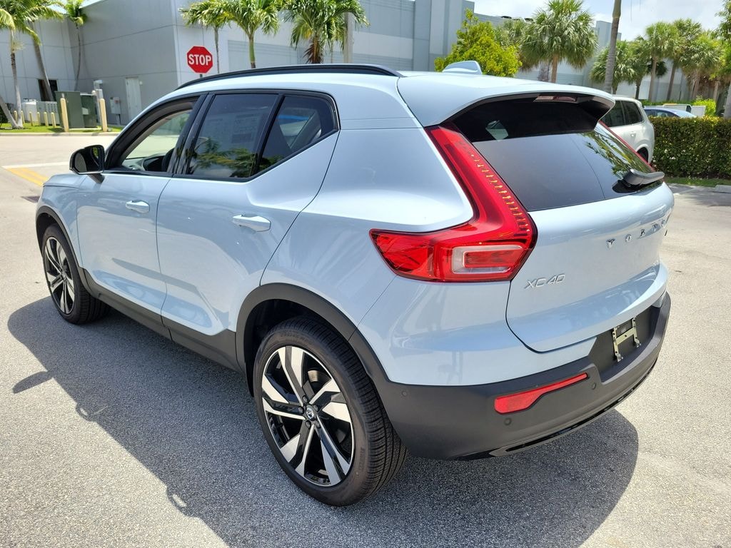 New 2026 Volvo XC40 B5 Ultra SUV