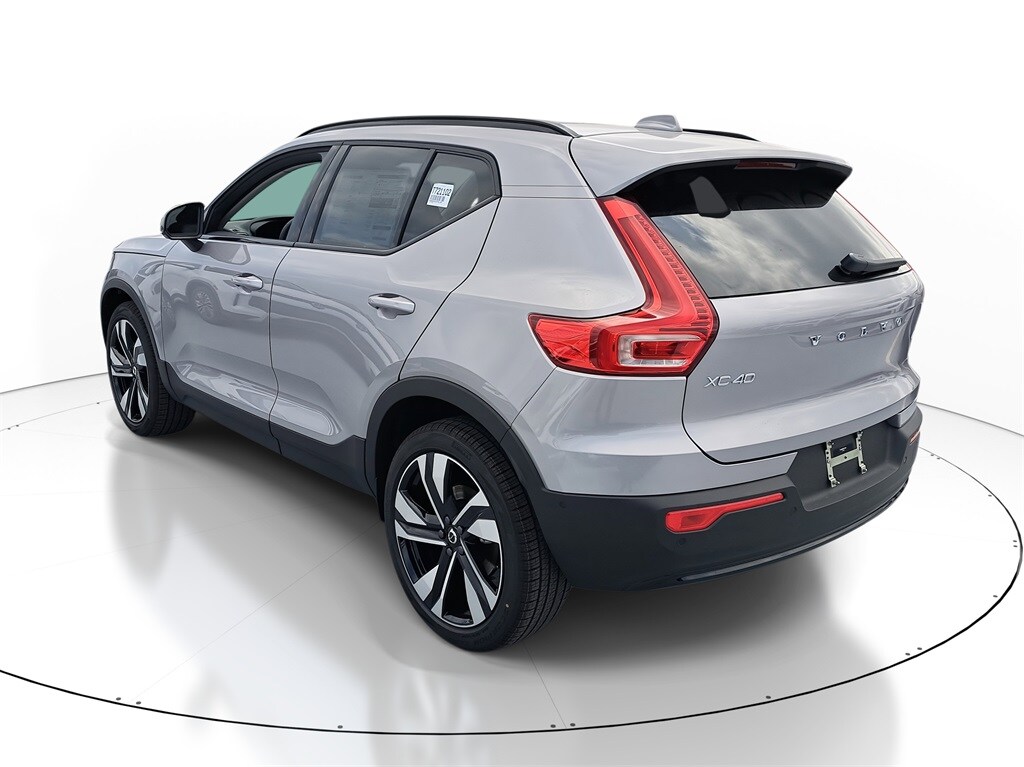 New 2026 Volvo XC40 B4 Plus SUV