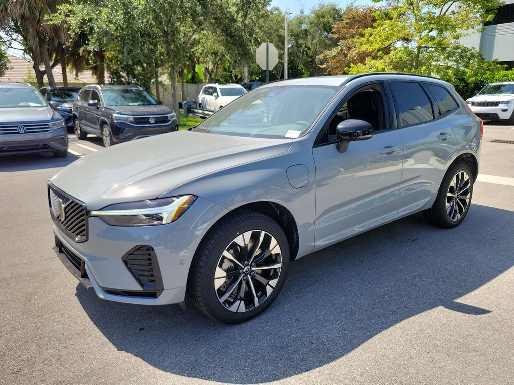 New 2026 Volvo XC60 plug-in hybrid T8 Plus SUV