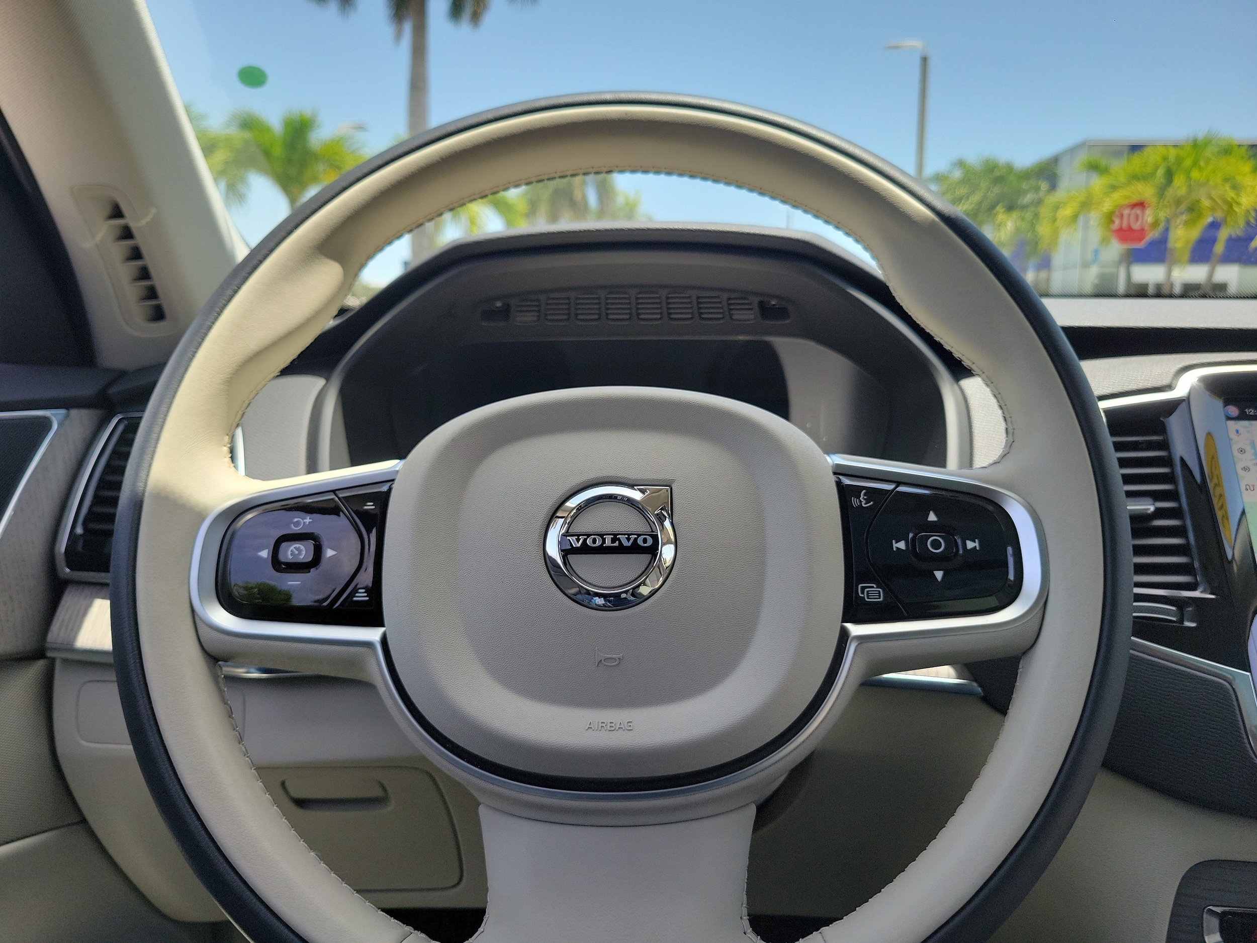 2025 Volvo XC90 Plus - Photo 24