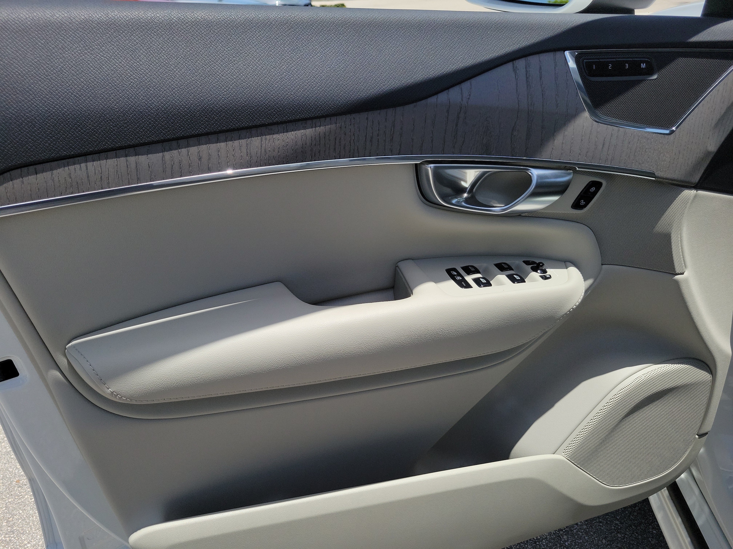 2025 Volvo XC90 Plus - Photo 18