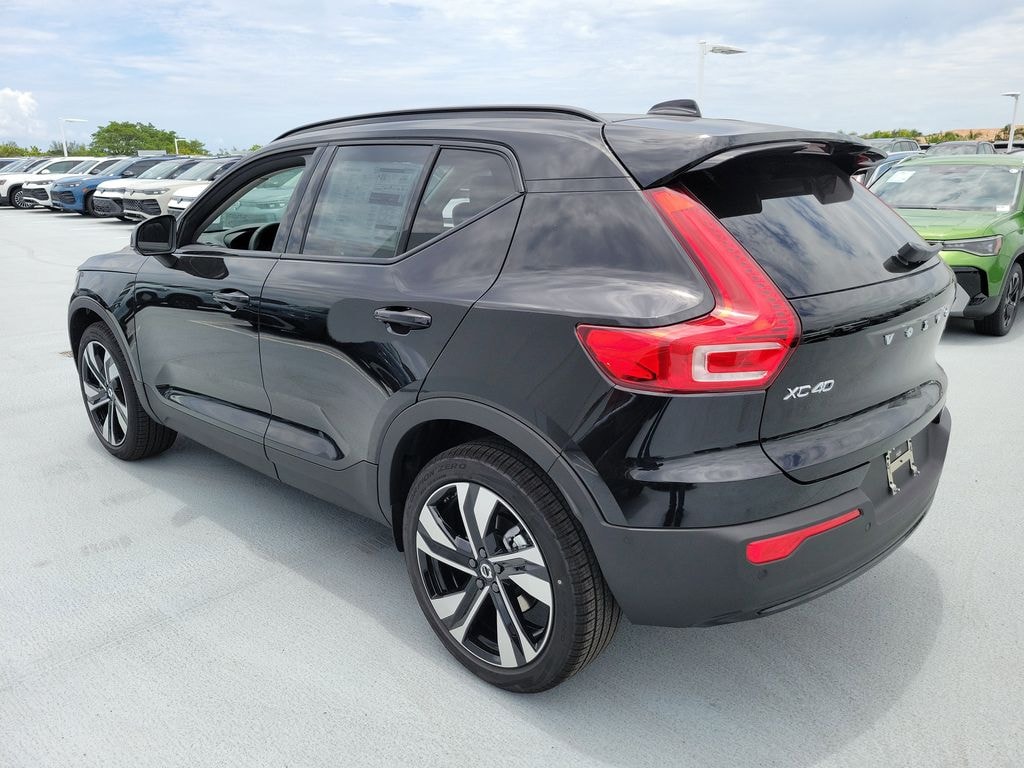 New 2026 Volvo XC40 B5 Plus SUV